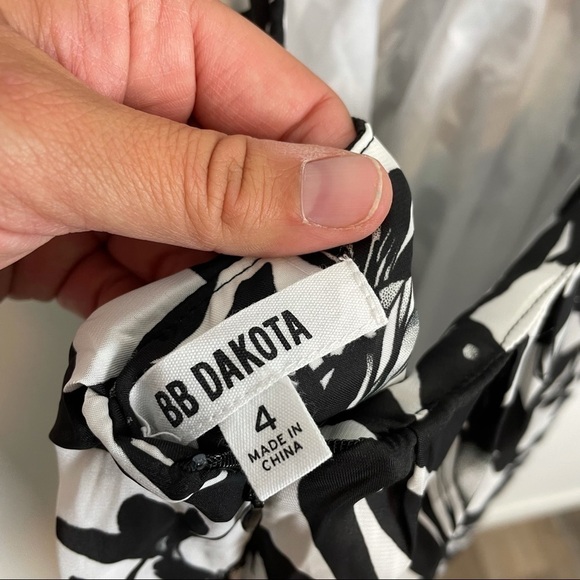 BB DAKOTA LARISSA BLACK & WHITE FLORAL MAXI DRESS - Picture 12 of 12